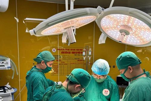 Báo động đỏ liên viện, cứu cụ ông 75 tuổi chấn thương sọ não