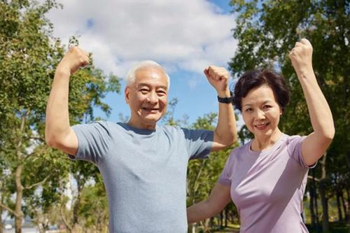 Cách phòng ngừa bệnh cho người cao tuổi vào mùa hè