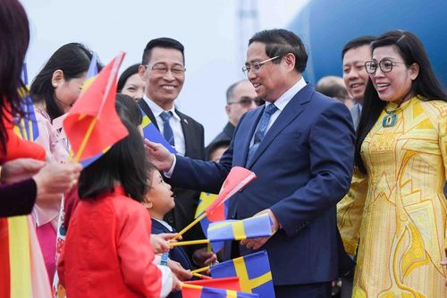 Thủ tướng Phạm Minh Chính và Phu nhân đến Stockholm, bắt đầu thăm chính thức Thụy Điển