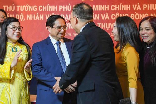 Thủ tướng Phạm Minh Chính: Bà con sống ở đâu cũng tốt, miễn là có tấm lòng yêu quê hương