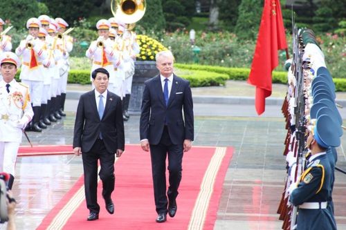Chủ tịch nước Lương Cường chủ trì Lễ đón chính thức và hội đàm với Tổng thống Lithuania Gitanas Nauseda