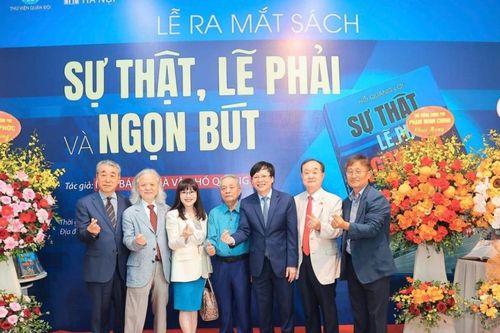 Nhà văn, nhà báo Hồ Quang Lợi ra mắt sách 'Sự thật, Lẽ phải và Ngọn bút' kỷ niệm 100 năm Báo chí Cách mạng Việt Nam