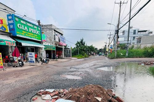 TP HCM: Tuyến đường 2km toàn ổ gà, ổ voi dù đã thi công 5 năm