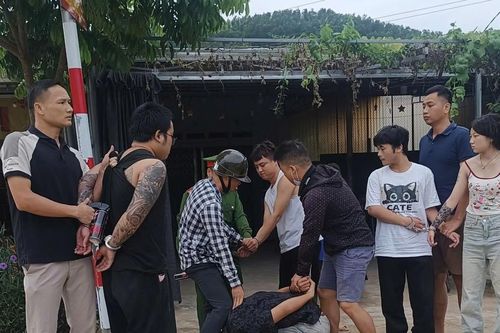 Bắt giữ nhóm đối tượng người nước ngoài cướp ô tô trên cao tốc