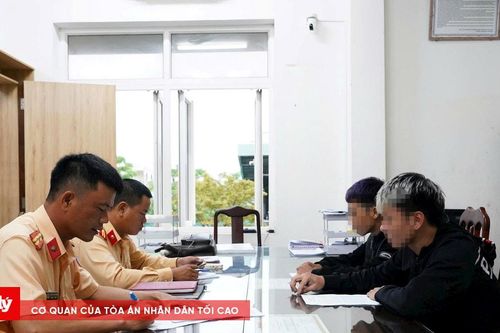 Giao xe cho con 'làm xiếc' trên đường, phụ huynh nhận biên bản xử lý
