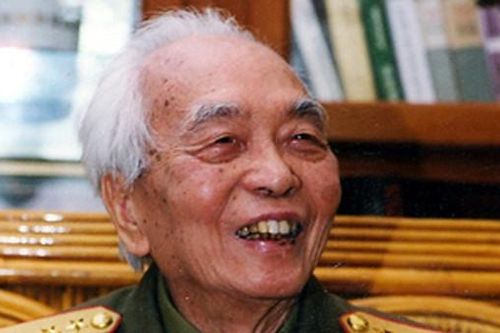 Con đường đầu tiên mang tên Đại tướng Võ Nguyên Giáp nằm ở tỉnh nào?