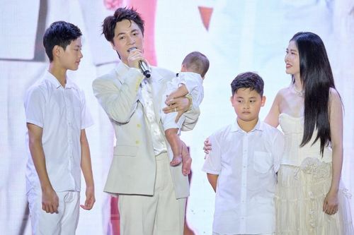 Vợ Đăng Khôi cầm chảo lao lên sân khấu đòi 'xử lý' BB Trần