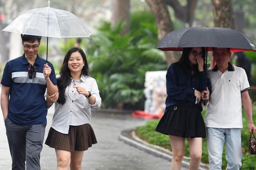 Thời tiết Hà Nội 3 ngày tới: Nắng nhẹ rồi tăng đến 36 độ, vẫn có mưa giông