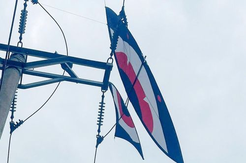 3 học sinh ở Nghệ An bị điện giật khi cố lấy diều mắc vào cột điện 110kV
