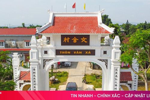 Khi cổng làng 'sính'... chữ Hán
