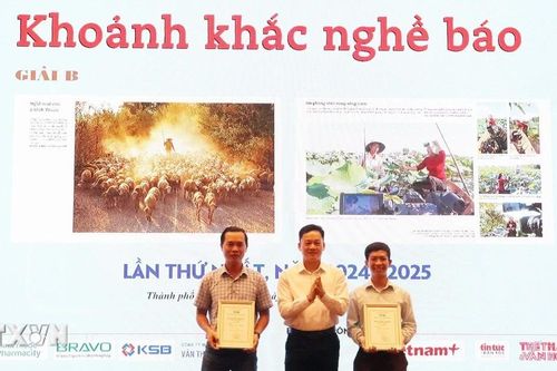 Khai mạc Trưng bày ảnh 'Khoảnh khắc nghề báo' tại TTXVN khu vực phía Nam