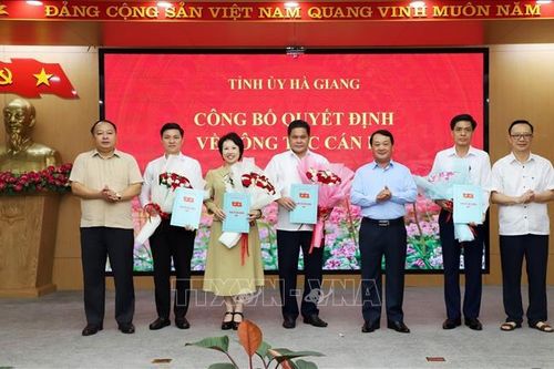 Hà Giang công bố quyết định về công tác cán bộ sau sắp xếp các hội, đoàn thể