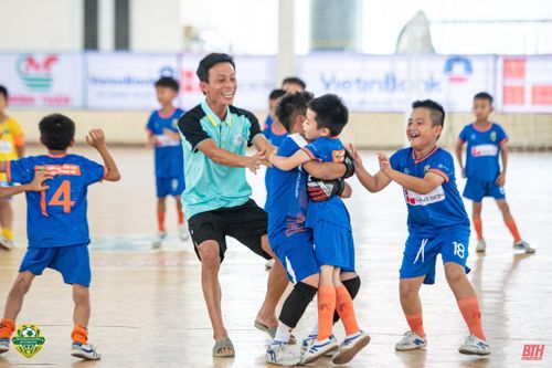 U8 Nghi Sơn đánh bại Như Thanh sau màn rượt đuổi điên rồ, giành vé vào chung kết