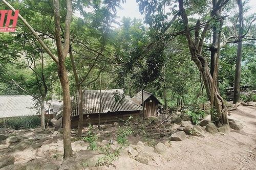 Mùa mưa lũ cận kề, người dân mong chờ tái định cư