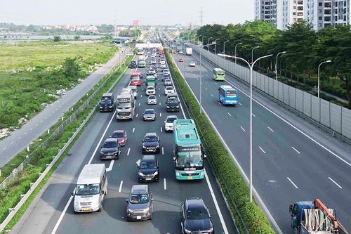 VATA kiến nghị nới tuổi tài xế, trừ điểm bằng lái xe theo năm và rút ngắn thời gian chờ học lái xe