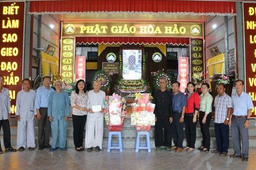Bí thư Huyện ủy Châu Thành thăm hỏi và tặng quà các Ban Trị sự Phật Giáo Hòa Hảo trên địa bàn