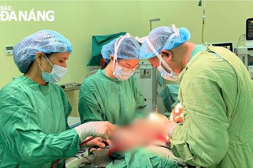 Phẫu thuật thành công khối u xơ nặng 3kg cho nữ bệnh nhân