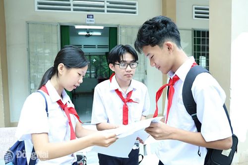 'Chạy đua' tuyển sinh đầu cấp trước ngày không còn cấp huyện