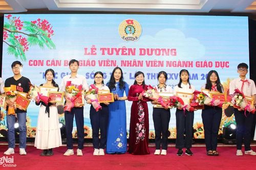 Công đoàn ngành giáo dục tuyên dương học sinh đạt thành tích Học giỏi, sống tốt
