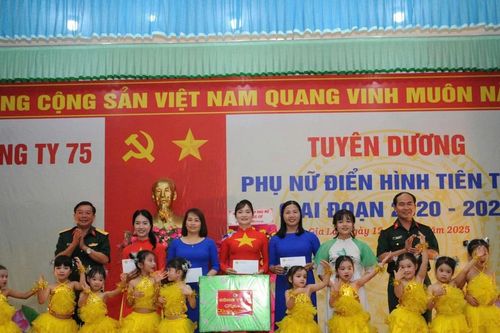 Công ty 75 tuyên dương 65 tập thể, cá nhân phụ nữ điển hình tiên tiến