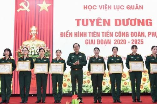 Học viện Lục quân tuyên dương hơn 20 tập thể, cá nhân tiêu biểu trong công tác công đoàn và phụ nữ