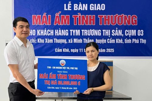 Bàn giao nhà 'Mái ấm tình thương' cho khách hàng TYM