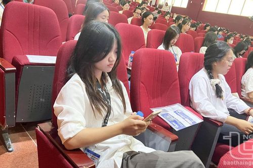Trên 200 đại biểu dự tập huấn hiện diện trực tuyến với tên miền quốc gia '.vn'