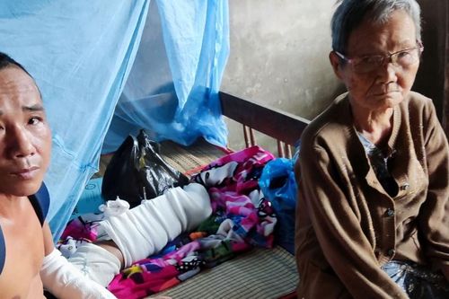 Mở rộng lòng từ: Mẹ già nghèo bất lực khi con trai gặp tai nạn