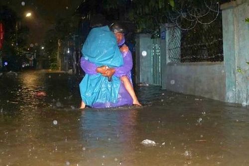 Đà Nẵng ngập lụt do bão số 1, giao thông chia cắt, nhiều hộ dân sơ tán