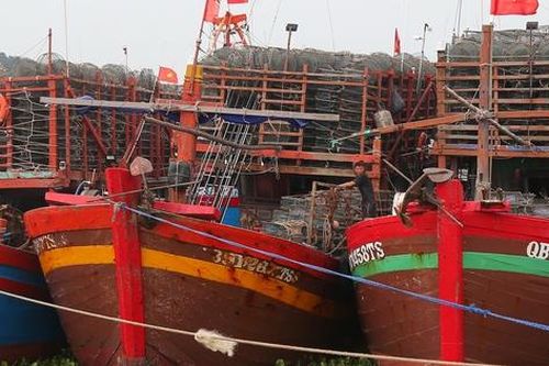 Ngư dân Nghệ An chủ động vào bờ tránh bão