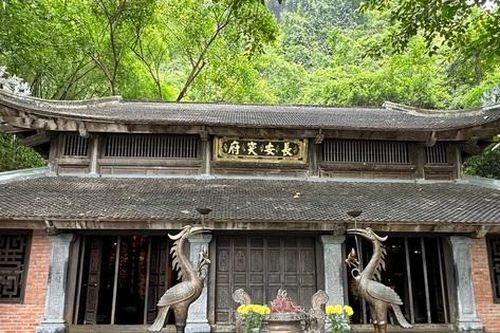 Chiêm ngưỡng đền Trình nghìn năm lịch sử ở Tràng An