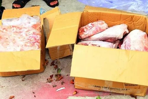 Hơn 11 tấn thịt, xúc xích 'bẩn' bị thu giữ