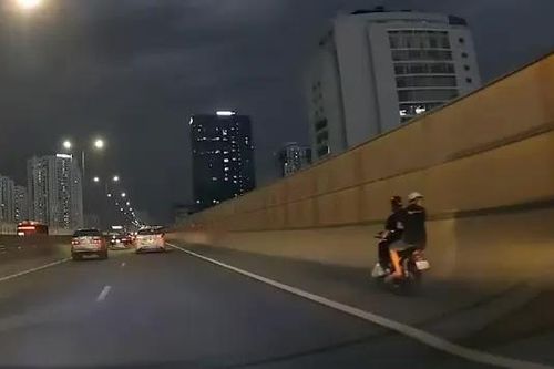 Nhiều phương tiện vi phạm giao thông trên đường Vành đai 3