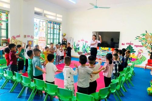 Một huyện chưa xét khen thưởng hơn 900 giáo viên do không tham gia hoạt động từ thiện xã hội