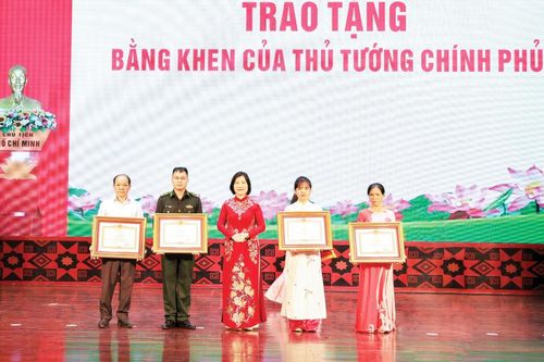 Gương sáng học tập và làm theo Bác