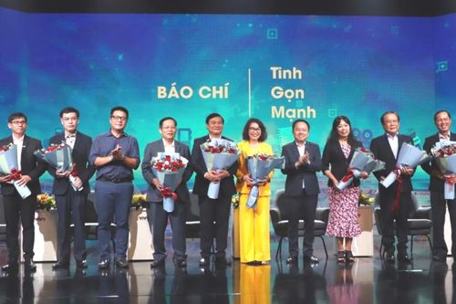 Tổng Biên tập Báo Cao Bằng Sầm Việt An tham gia tọa đàm 'Báo chí tinh - gọn - mạnh'
