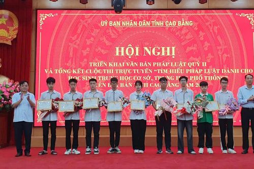 Trao 116 giải tập thể, cá nhân Cuộc thi trực tuyến 'Tìm hiểu pháp luật dành cho học sinh THCS, THPT' năm 2025