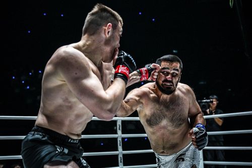 Samurai Nga đấm 40 cú trong 20 giây hạ gục đối thủ