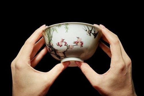 Chiếc bát đường kính chỉ 11 cm được bán hơn 600 tỷ đồng