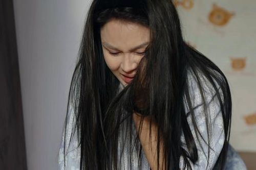 'Dịu dàng màu nắng' mới nhất (tập 9): Ngoại tình bại lộ, Lan Anh (Lương Thu Trang) nhận cú tát trời giáng của Xuân Bắc (Duy Hưng)