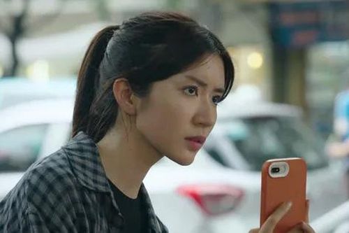 Sao nữ đang bị chỉ trích trong phim VTV: Đóng phim nào cũng có cảnh mất đồ