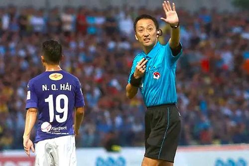 V-League đón 'trọng tài rút thẻ đỏ nhanh nhất thế giới'