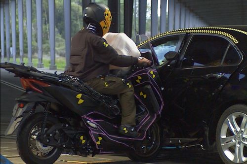Nhật Bản đang thử nghiệm túi khí dành cho xe máy