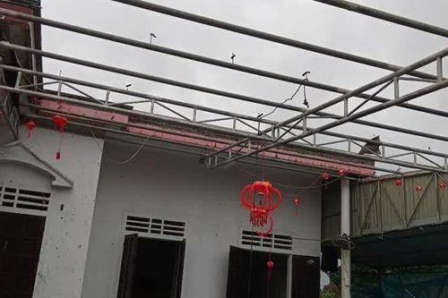 Hà Tĩnh: lốc xoáy khiến hàng chục ngôi nhà bị tốc mái