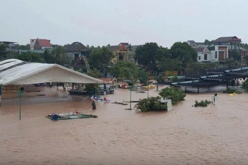 Quảng Trị: lực lượng chức năng trắng đêm sơ tán người dân khu vực ngập lụt