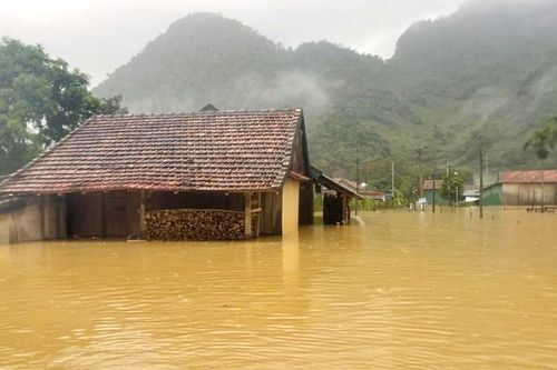 Hai chị em ở 'rốn lũ' Tân Hóa bị nước lũ cuốn trôi mất tích