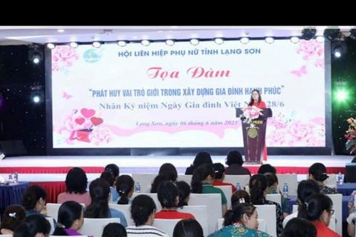 Tọa đàm 'Phát huy vai trò giới trong xây dựng gia đình hạnh phúc'