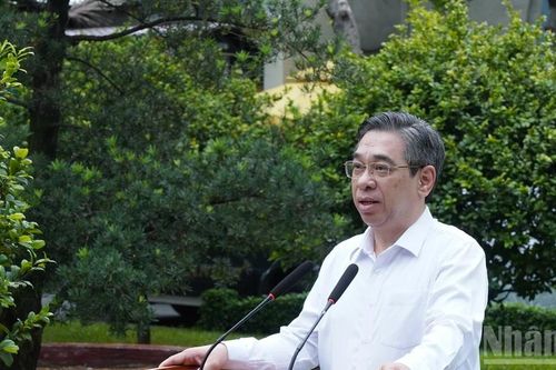 Chăm sóc sức khỏe quân và dân Trường Sa
