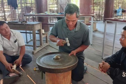 Cứ đi thôi, không nhìn lại