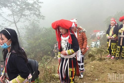 Nét riêng trong lễ cưới của người Dao đỏ ở Tả Phìn: Khi cô dâu tự về nhà chồng